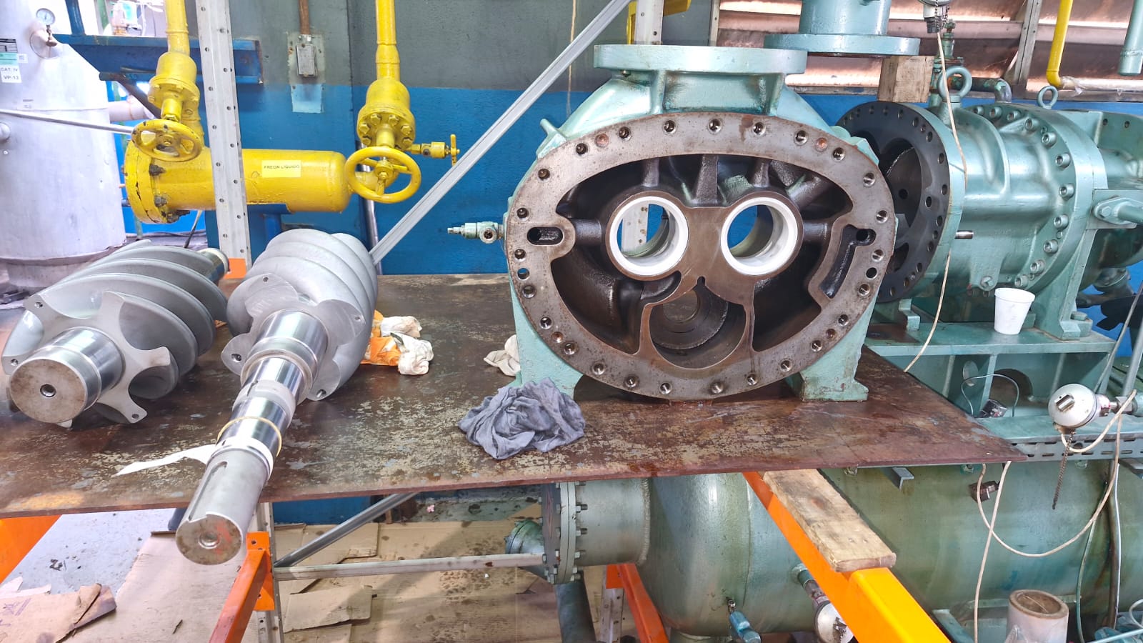 Compressor em manutenção